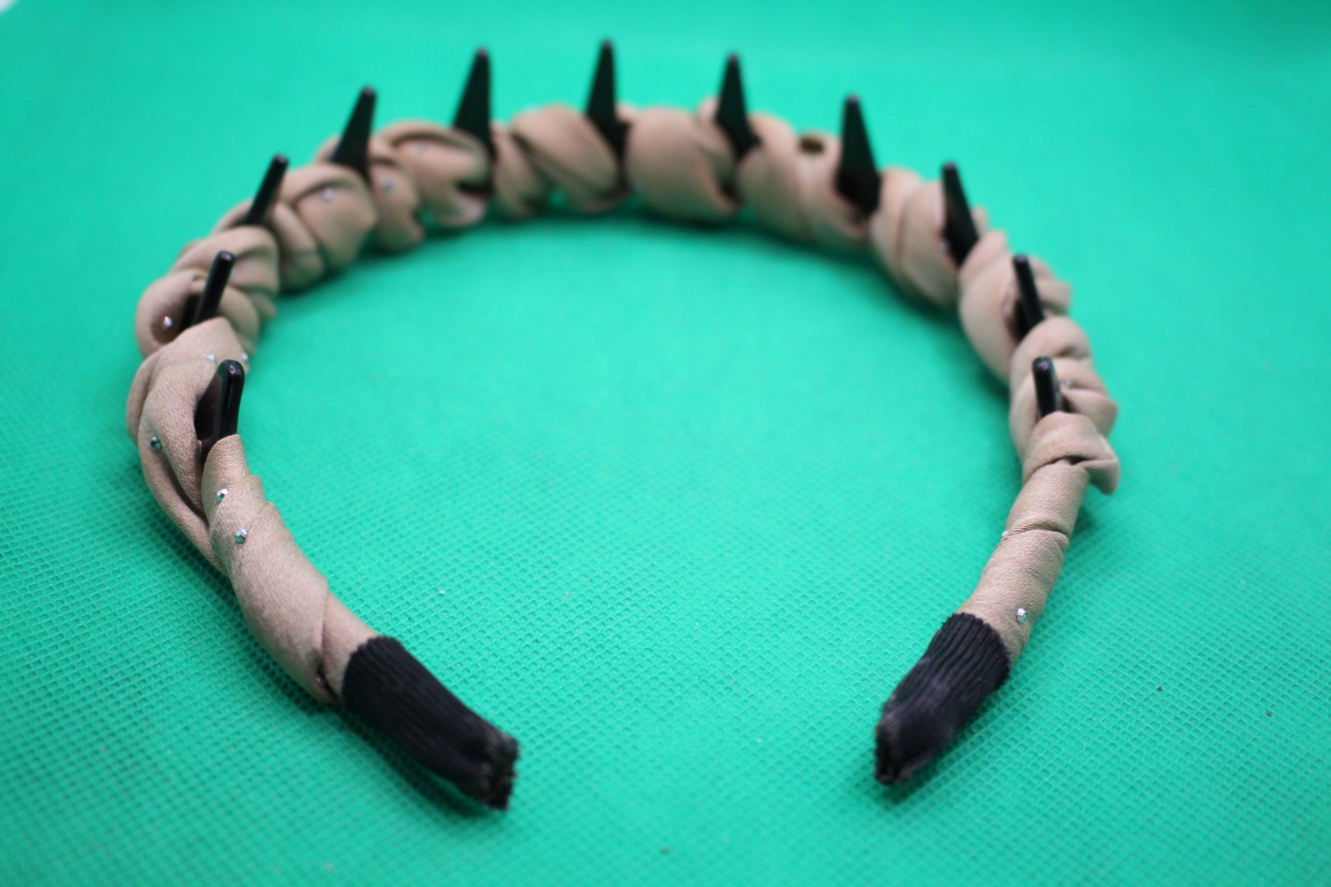 volumizing headband from Temu, teeth up