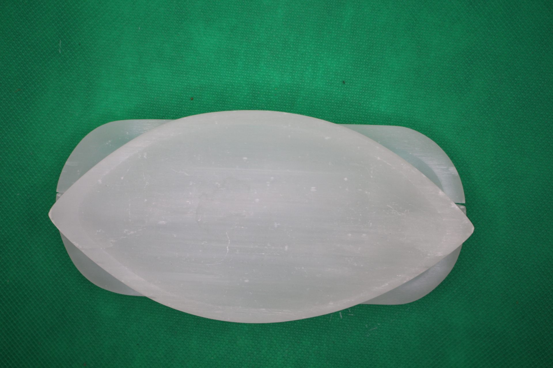 rectangular and leaf-shaped selenite plates comparison,  leaf on rectangular
