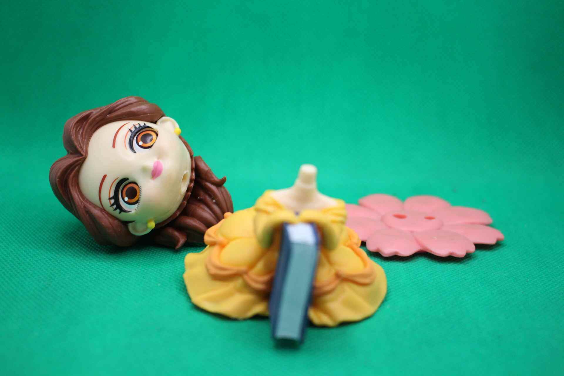 Belle figurine components