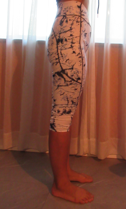 totally ineffective white butt-lifting capris -- completely failed to lift my butt