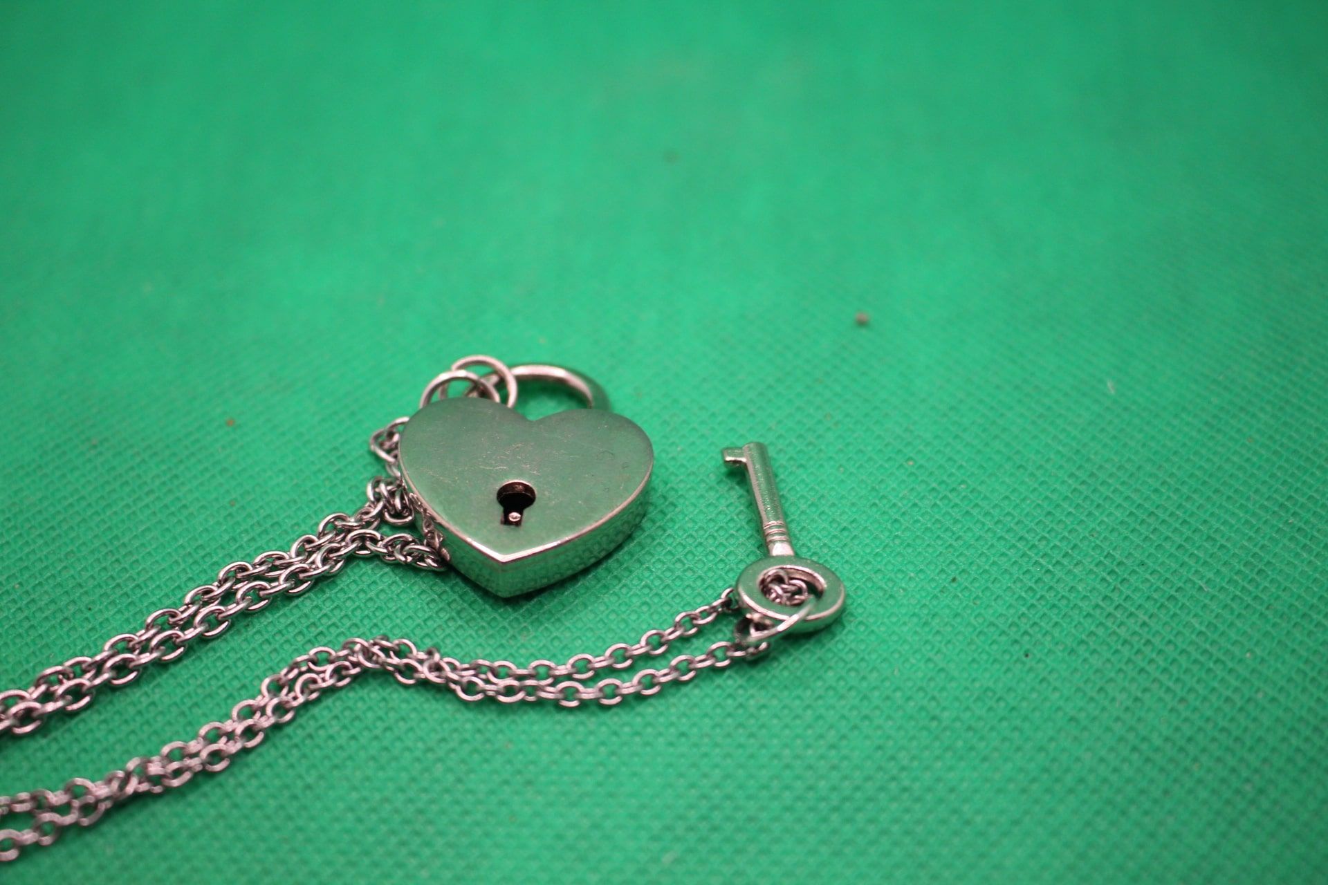 heart lock and key couple necklaces set, close-up shot of pendants