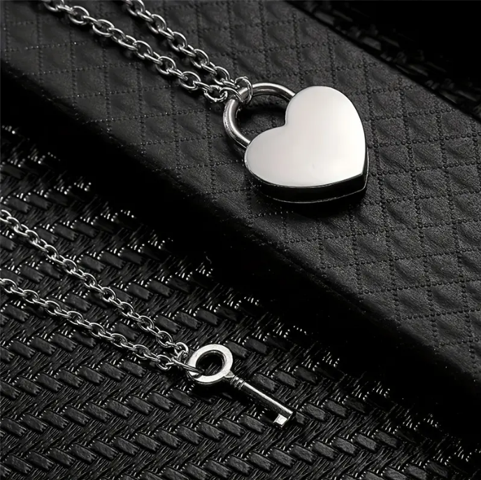 lock and key pendant close-ups, taken from Temu promo page