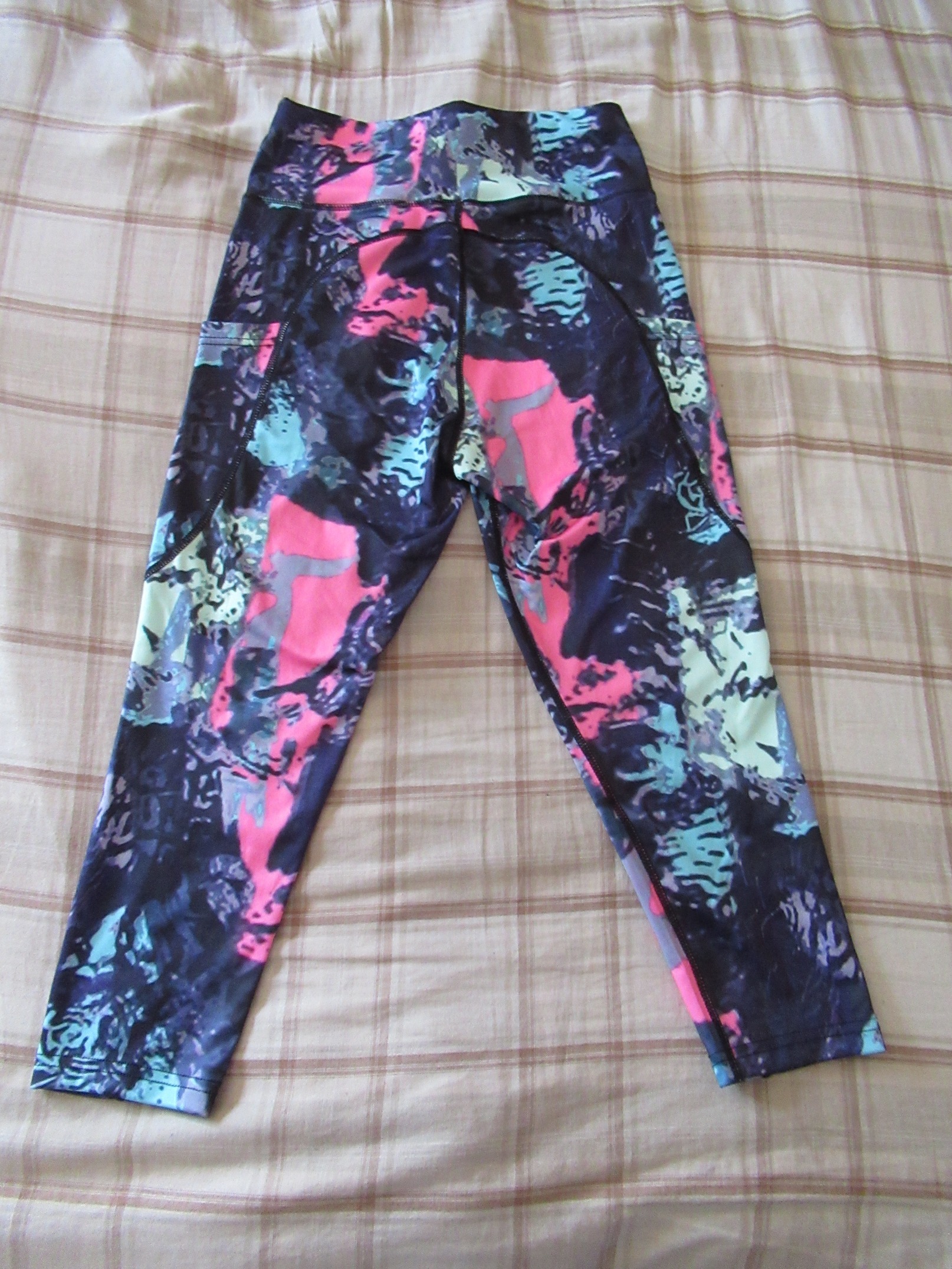 ink/green/blue splash design, back view, butt-lifting capris alone