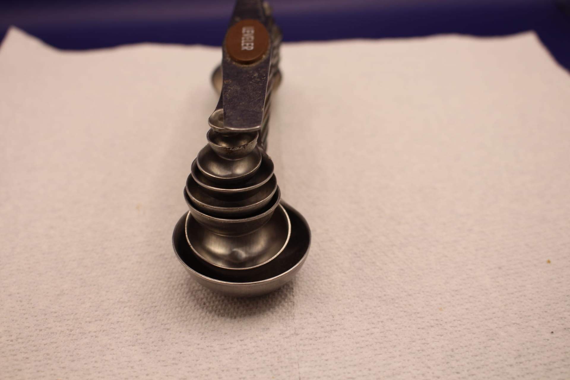 stainless steel magnetic measuring spoon set showing stacked spoons, showing scooping sides