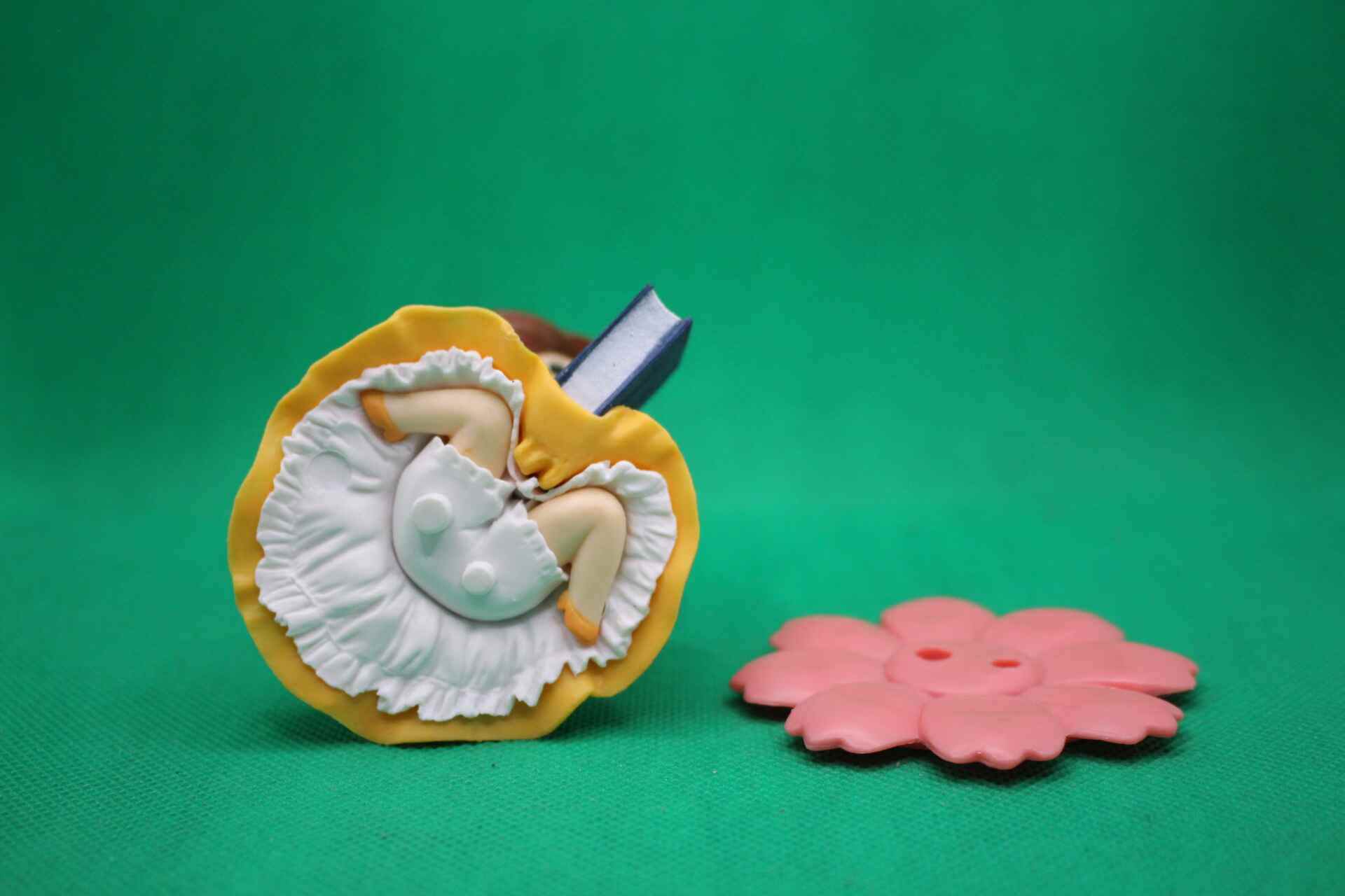 Belle figurine bottom view