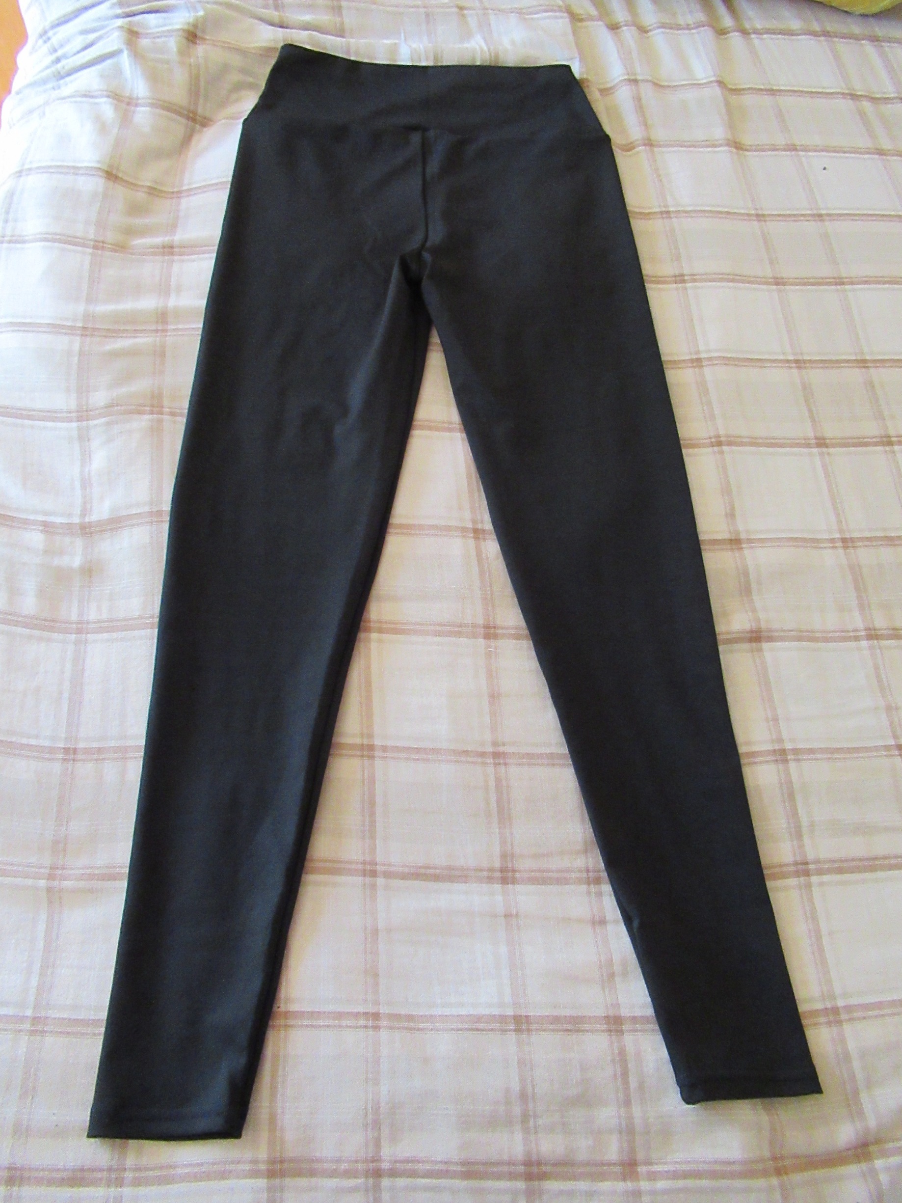 butt-lifting bike pants / yoga leggings -- black, back view; biking butt-lifting leggings alone
