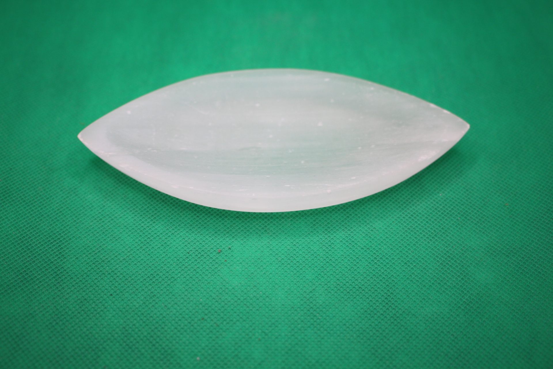 leaf-shaped selenite plate