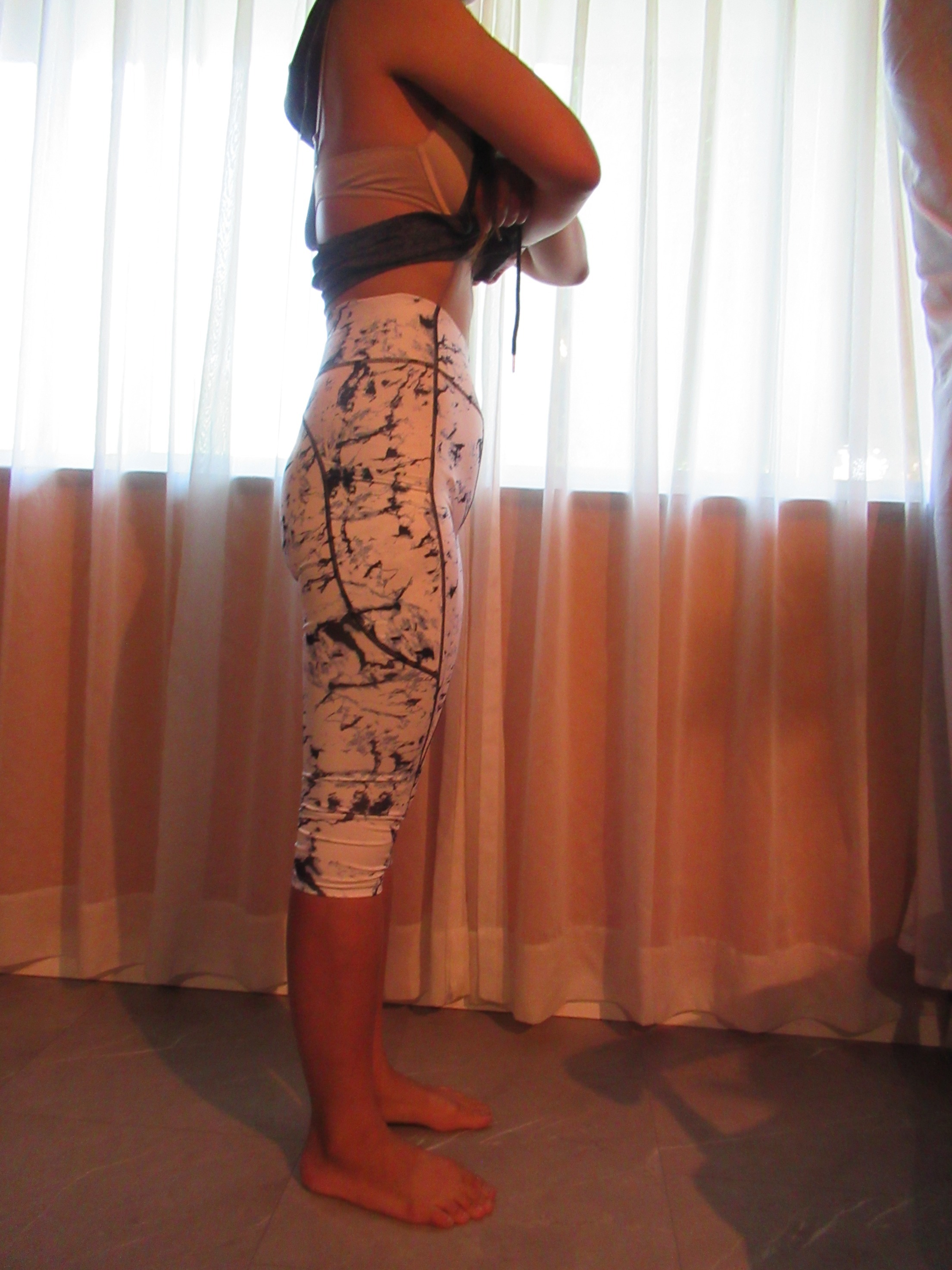 funky white capri buttlifter leggings from Temu -- side view -- no butt-lifting effect