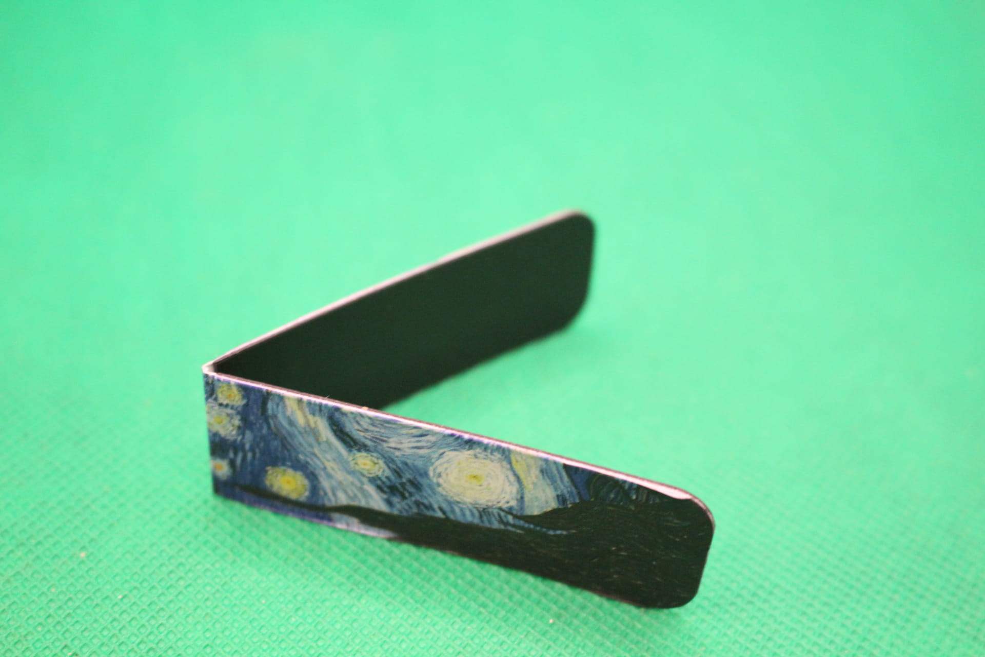 folded magnetic bookmark, image and magnet